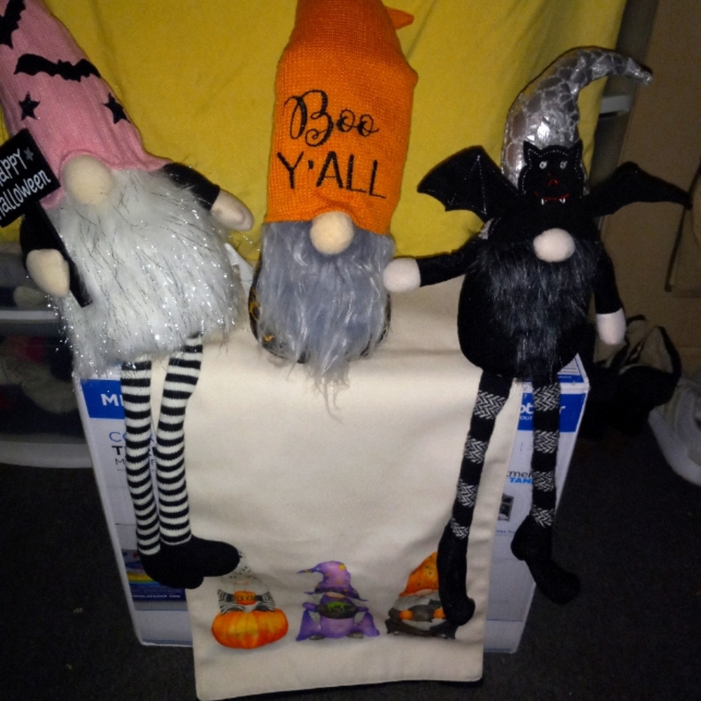 NWT Halloween Light up table runner and 3 Beanies